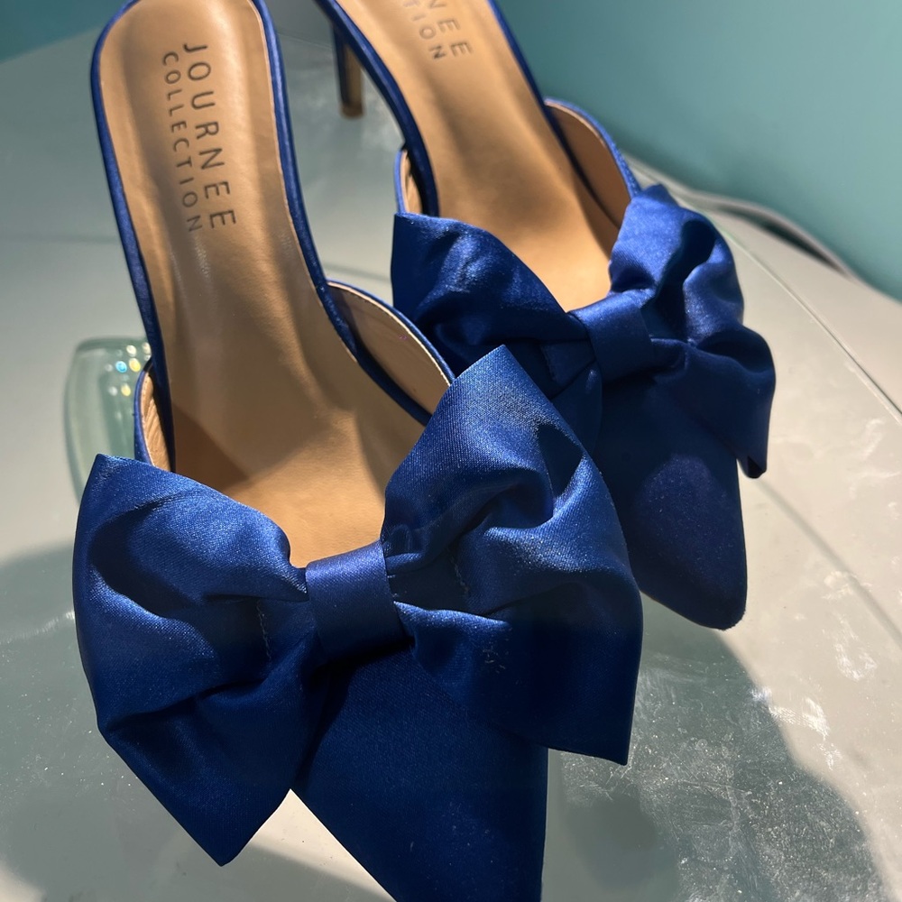 Journee Collection Women's Blue Bow Pumps